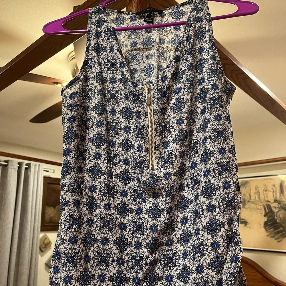 Tank Blouse, great for summer size 4 zips half way